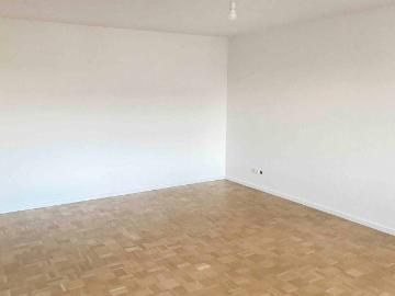 Modern ausgestattete 4 Zimmer Wohnung mit Südbalkon und Weitblick