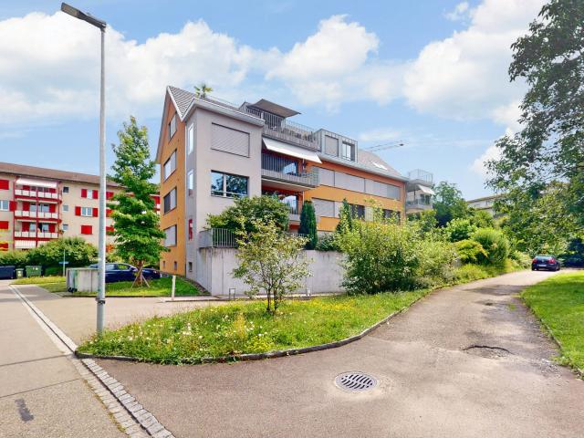 Modern ausgestattete Familienwohnung mit grossem Balkon