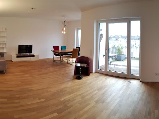 Modern, awesome in Düsseldorf 5th Floor, great view, Joop Furniture, Luxury Kitchen