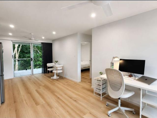 Modern Boutique Smithfield Apartment For Rent | Walk to JCU