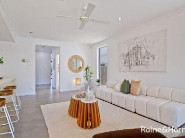 Modern Bayside Family Home Just 150m to the Waterfront
