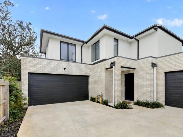 Modern Bayside Living in a Prime Seaford Location