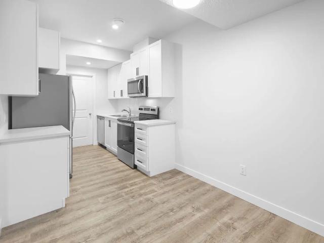 Modern basement unit in Saxony Glen!