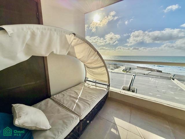 Modern Beach Condo @ La Jolla Excellence