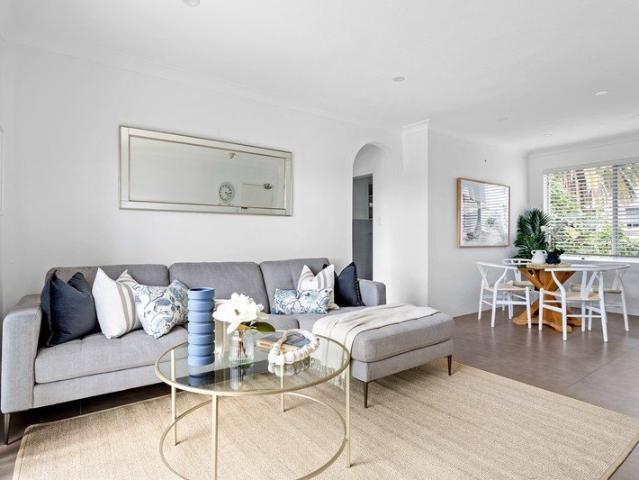 Modern Beach Retreat, Sunny Top Floor Setting