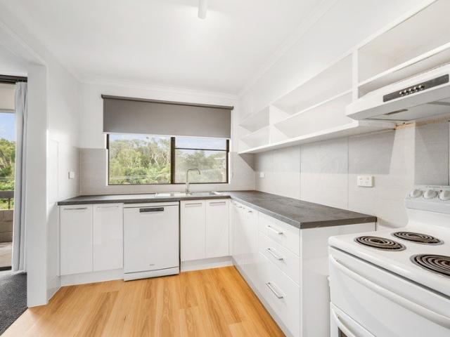 Modern Beachside Living 2 Bedroom Apartment in the Heart of Town