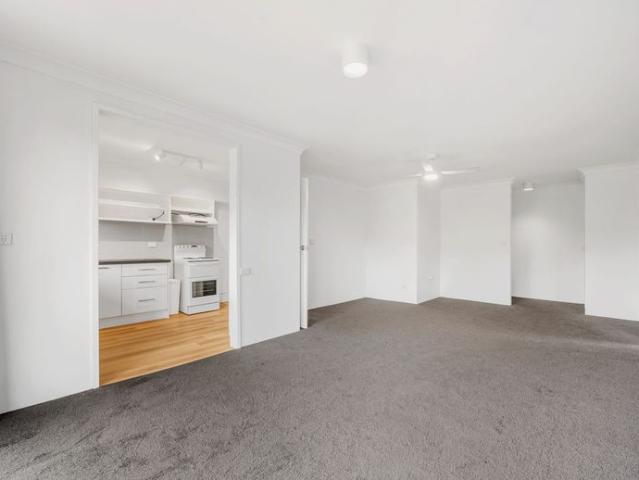 Modern Beachside Living 2 Bedroom Apartment in the Heart of Town