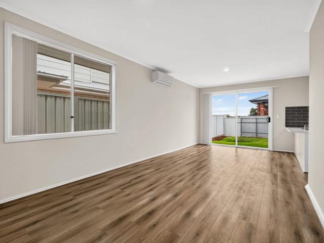 Modern Beachside Living with Style & Convenience