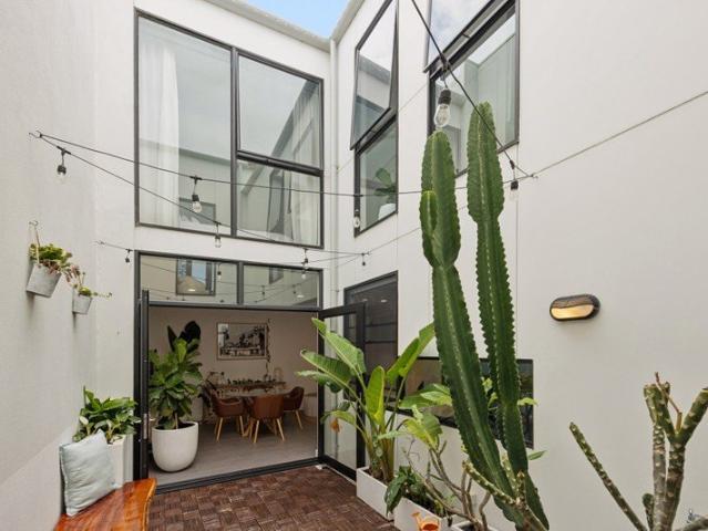 Modern Beachside Lock & Leave