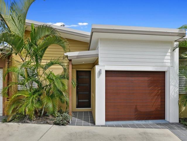 MODERN BEACHSIDE UNIT