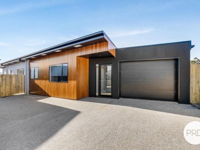 Modern beautiful 3 Bedroom, 2 Bathroom home