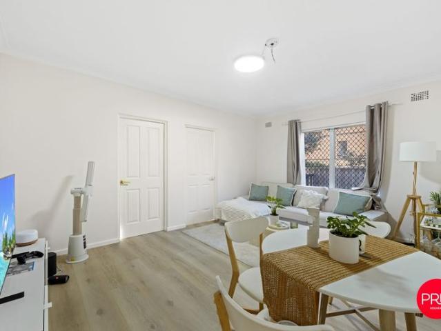 MODERN, BEAUTIFULLY PRESENTED APARTMENT IN A GREAT LOCATION