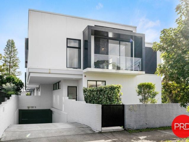 MODERN, BEAUTIFULLY PRESENTED HOME IN A GREAT LOCATION