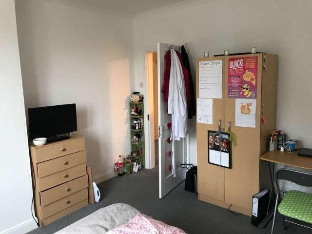Modern Bed Terraced House / Jul, LN5