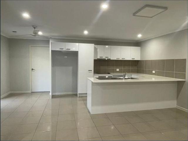 Modern Beerwah Duplex for Easy Living
