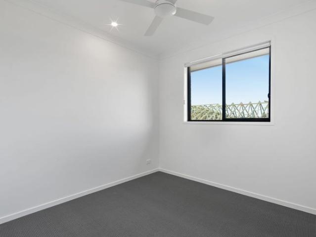 Modern & Brand new Family home in a Peaceful Chambers Flat Community