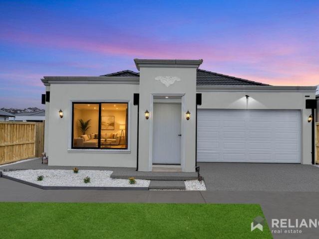 Modern Brand New Family Home in Fraser Rise !