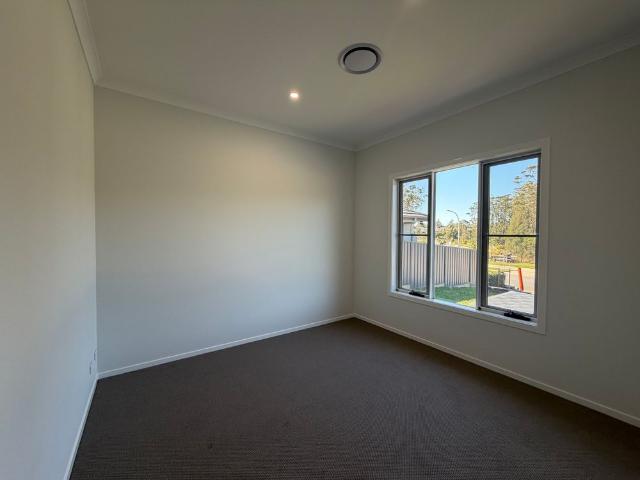 Modern Brand New Family Home in Watagan Park Estate