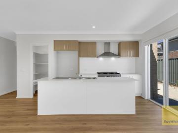 Modern Brand New Family Living in Sought After Grandview Estate