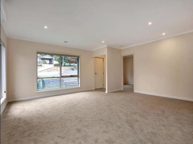 MODERN, BRIGHT & AN EXCEPTIONAL LOCATION!