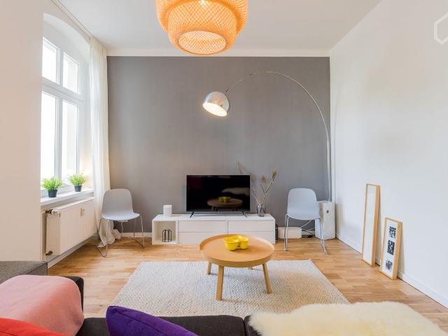 Modern, bright and quiet 2 room business apartment with balcony in a listed old building in green Pankow, Berlin Amsterdam Apartments for Rent