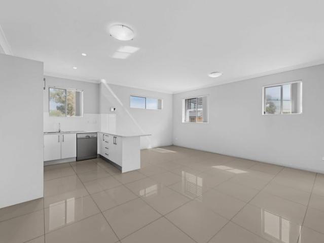 Modern, Bright and Spacious two bedroom Unit Contact Nassif 0412 484 848 and or Kristina 0423 885 569