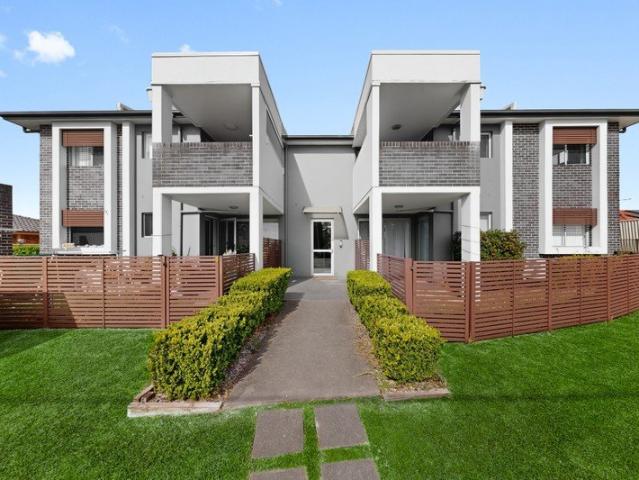 Modern, Bright and Spacious two bedroom Unit Contact Nassif 0412 484 848 and or Kristina 0423 885 569