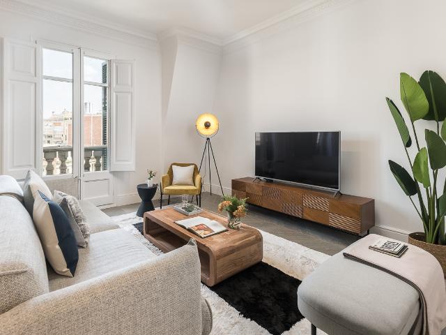Modern & Bright apartment in Eixample