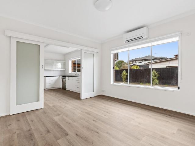 Modern, Bright & Spacious!