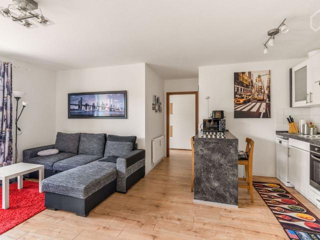 Modern, bright top apartment with balcony, underground parking space & access to private park, 5 min from the main train station in Neuss, Neuss Amsterdam Apartments for Rent