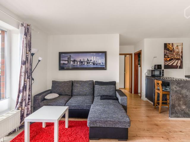 Modern, bright top apartment with balcony, underground parking space & access to private park, 5 min from the main train station in Neuss, Neuss Amsterdam Apartments for Rent