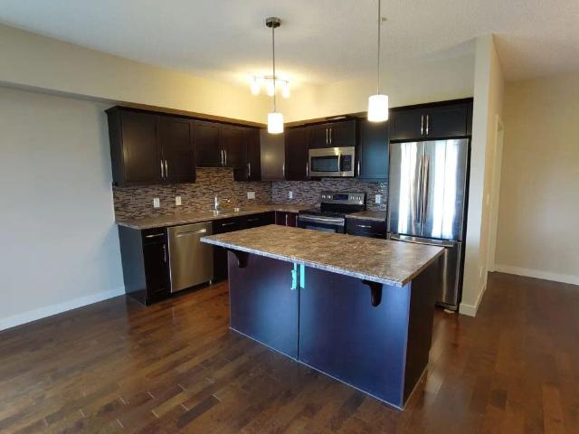 MODERN, BRIGHT 2 BED & 2 BATH CONDO IN PLEASANTVIEW — 2 Bedrooms Condo Unit