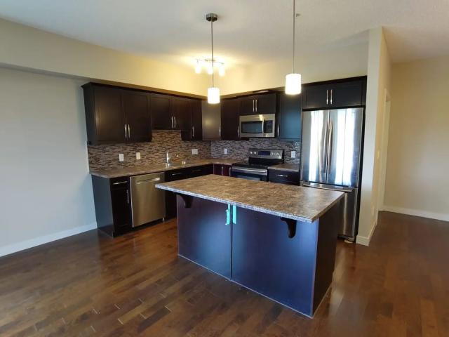 MODERN, BRIGHT 2 BED & 2 BATH CONDO IN PLEASANTVIEW