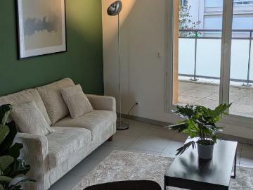 Modern & Bright 2 Bedroom