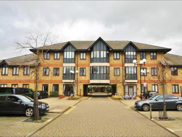 Modern, Bright 2 Bedroom Flat