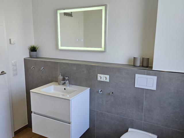 Modern, bright 2 room apartment with balcony, parking space and fiber optic Wi Fi in Grafschaft Ringen