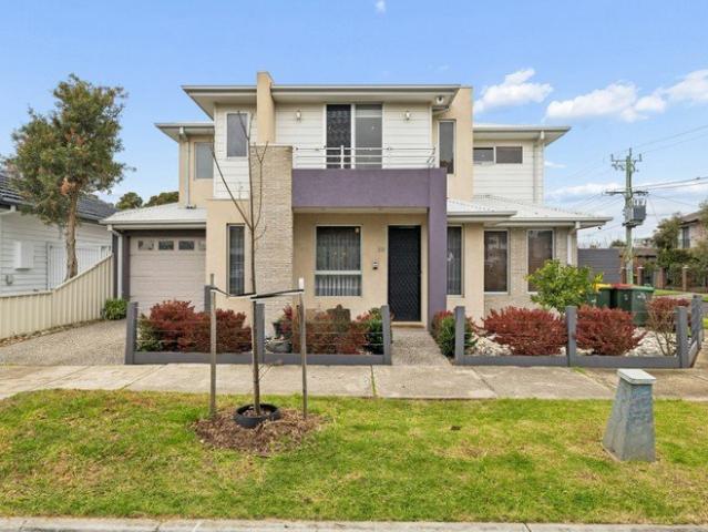 Modern Brilliance in Premier Newport