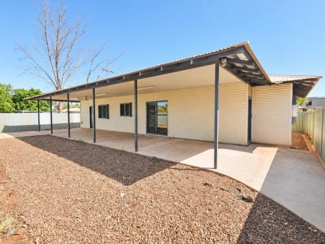 MODERN BROOME STYLE HOME 4x2 with all the Extras
