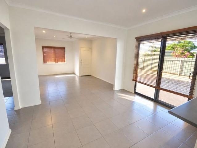 MODERN BROOME STYLE HOME 4x2 with all the Extras