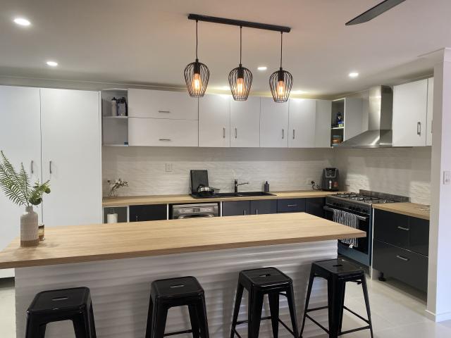 Modern 4 bedroom Buderim Family Residence on large block