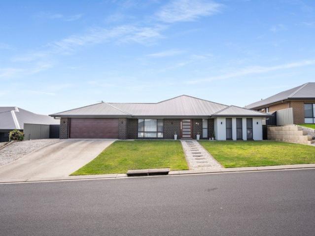 Modern Build in Popular Estate