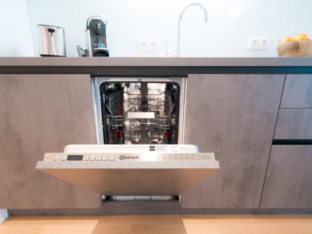 Modern business apartment with bathtub, shower, air conditioning and garden, Vienna Amsterdam Apartments for Rent