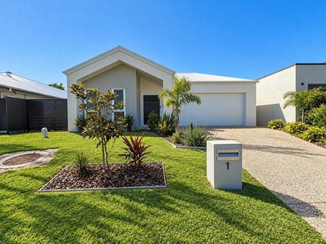 Modern Golf Course Living in Pacific Harbour