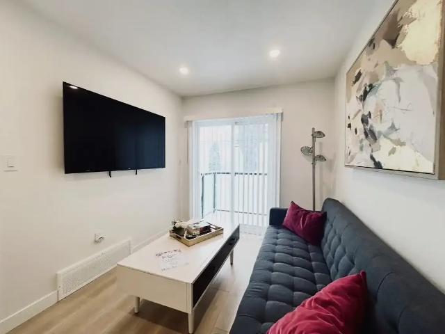 Modern Garage suite near UOA NOVEMBER FREE! — 1 Bedroom Garage Suite