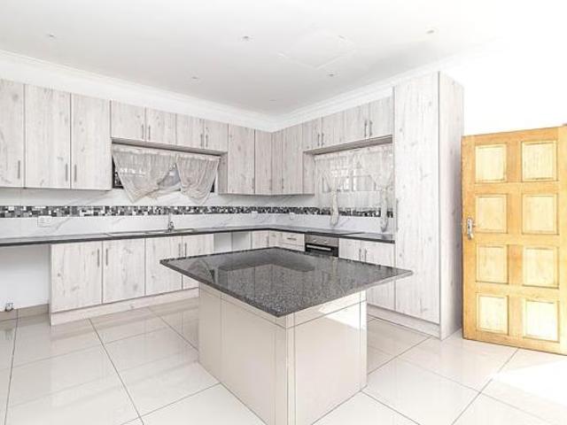 Modern Garden Cottage Living in KloofendL 2 bed