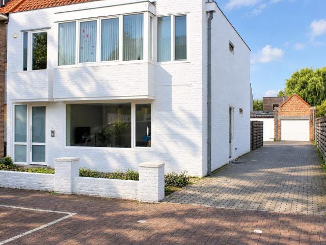 Modern gelijkvloers appartement met leuke tuin