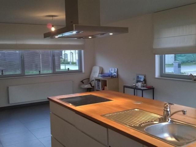 Modern gelijkvloers 2 slpk appartement met tuin & parking