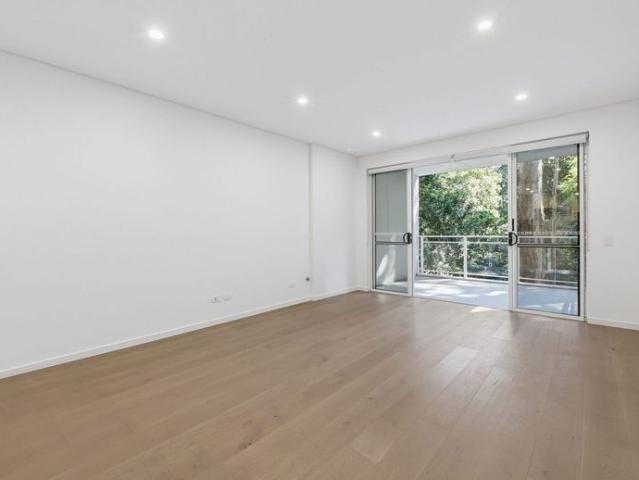Freshly Painted, Modern & Generous Apartment with Blissful Leafy Outlook