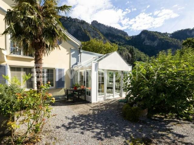 Modern, gepflegt und mit Garten