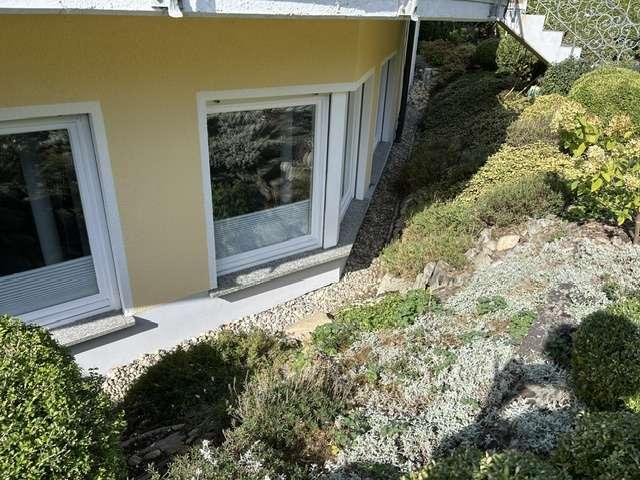 Modern geschnittene, helle Souterrain Wohnung in Einfamilienhaus